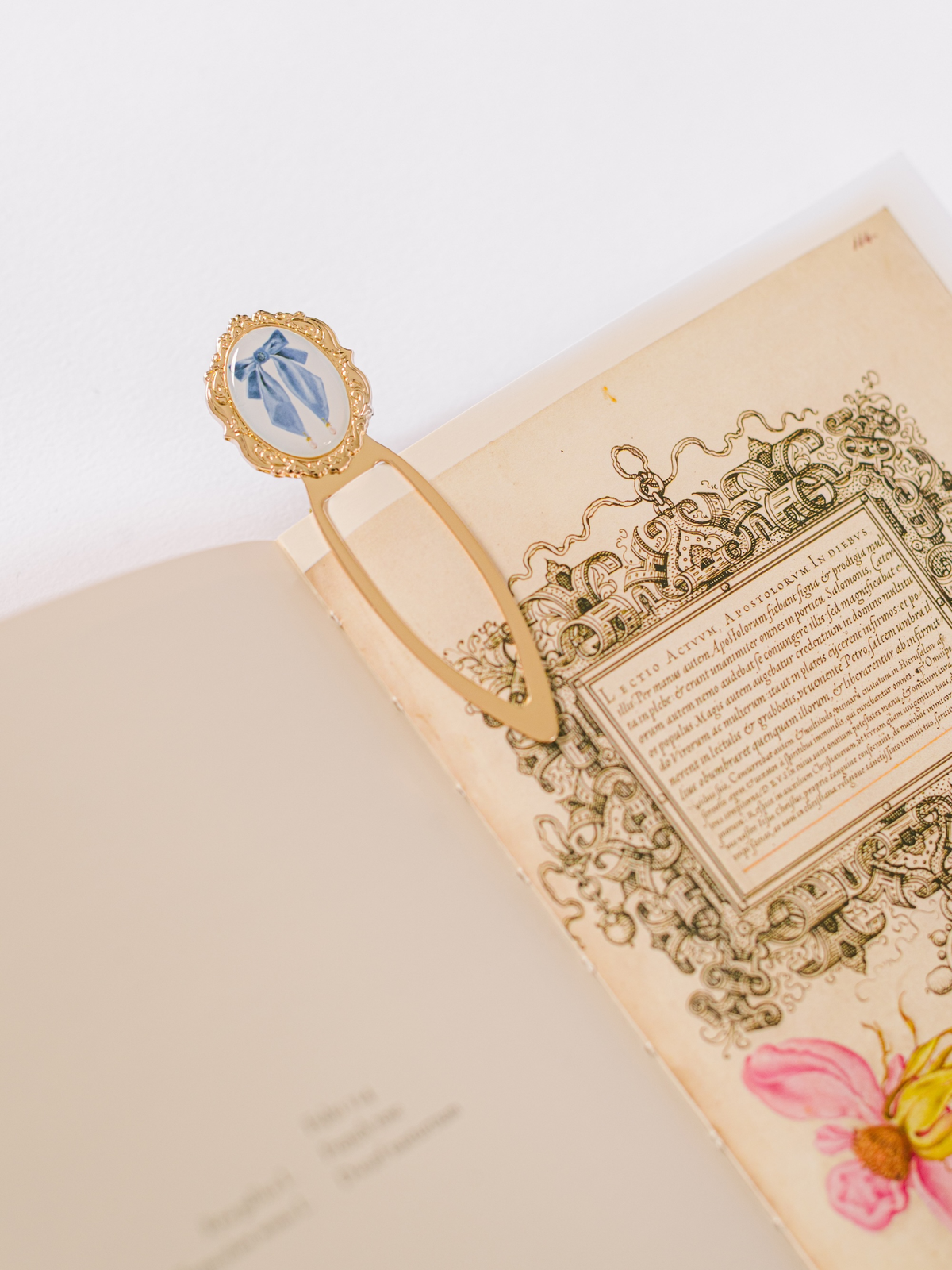 Antique Bow Metal Clip Bookmark