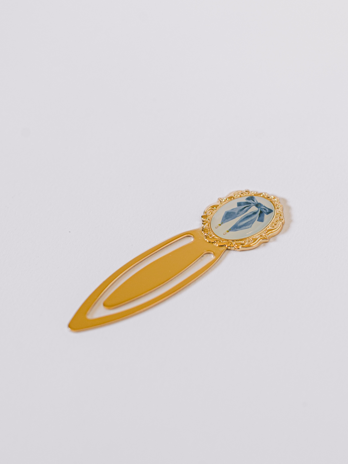 Antique Bow Metal Clip Bookmark